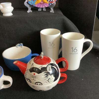 Lot. 6034. Dela-ware Hand Colored Enamel 10â€ Pot, Delano Studios, Mrs. Rabbit & Family  / Mexicans Talavera Terracotta Pottery...