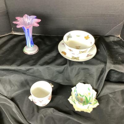 Lot 6045  Misc. Porcelain and Art Glass Lot