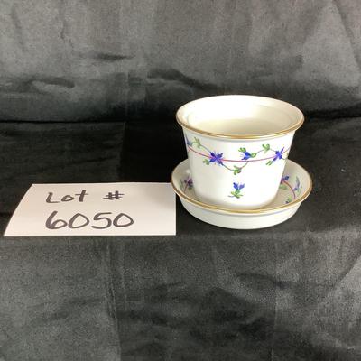 Lot. 6050 Vintage Herend HVNGARY Hand Painted Porcelain Planter/Pot with Under Plate