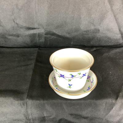 Lot. 6050 Vintage Herend HVNGARY Hand Painted Porcelain Planter/Pot with Under Plate