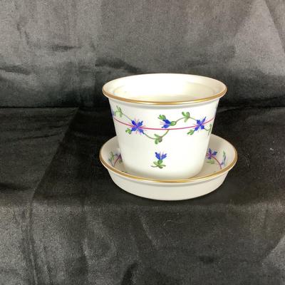 Lot. 6050 Vintage Herend HVNGARY Hand Painted Porcelain Planter/Pot with Under Plate