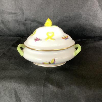 Lot 6053 Vintage Herend HVNGARY Rothschild Bird Miniature Tureen with Lemon