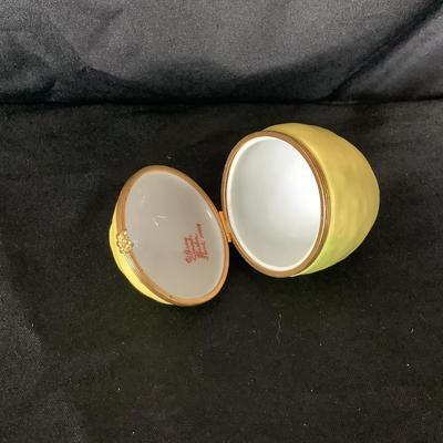 Lot. 6055 Vintage Limoges Yellow Lemon Trinket Box, France Peint Main