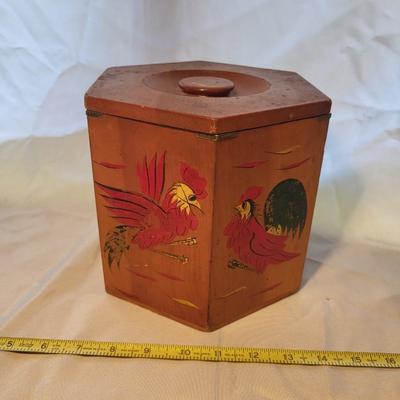 VINTAGE HAND PAINTED WOODEN ROOSTER THEMED STACKABLE CANNISTER SET