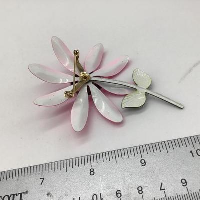 Vintage Pink Flower 🌸 Pin