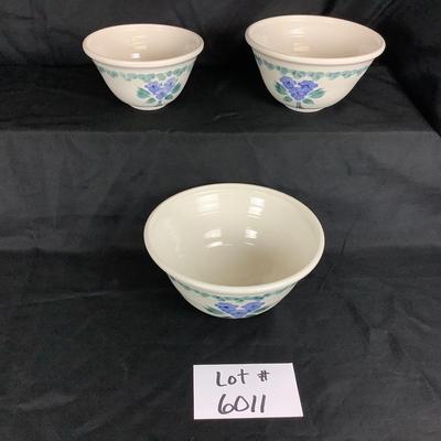 Lot. 6011. Set of Signed nesting Mixing Bowls