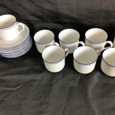 Lot. 6013 Assortment of cups and saucers lot