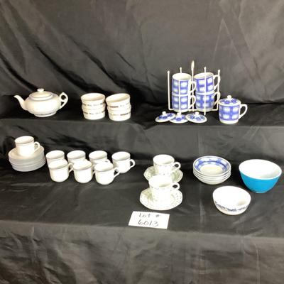 Lot. 6013 Assortment of cups and saucers lot