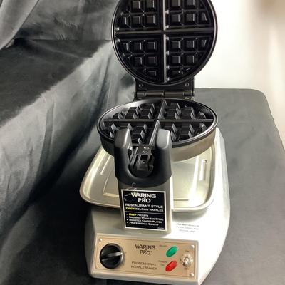 Lot. 6019. Waring Waffle Grill