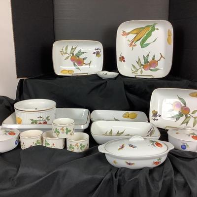 Lot. 6063. Fifteen Piece Set of Fruit Oven to Table Evesham Royal Worcester