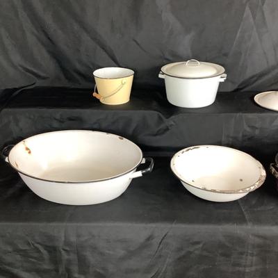 Lot 6080. Vintage Enamel Lot