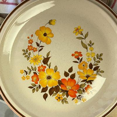 Stoneware Dinnerware