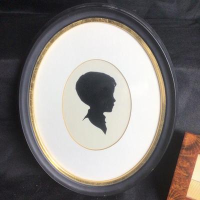 6092 Wendy Wubbels Hand-cut Cats Silhouette & Black Oval Framed Silhouette