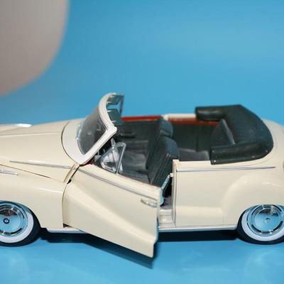 MAISTO MODEL CAR BMW 1955 1/18 502 MODEL//MERCEDES -BENZ300 SL DURAGO 1/18