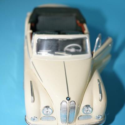 MAISTO MODEL CAR BMW 1955 1/18 502 MODEL//MERCEDES -BENZ300 SL DURAGO 1/18