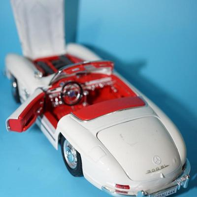 MAISTO MODEL CAR BMW 1955 1/18 502 MODEL//MERCEDES -BENZ300 SL DURAGO 1/18