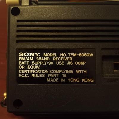 VINTAGE ZENITH LONG DISTANCE RADIO AND SONY FM/AM 2-BAND RECEIVER