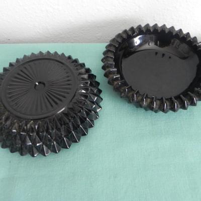 BLACK TABLE LIGHTER AND TIERRA ASHTRAYS