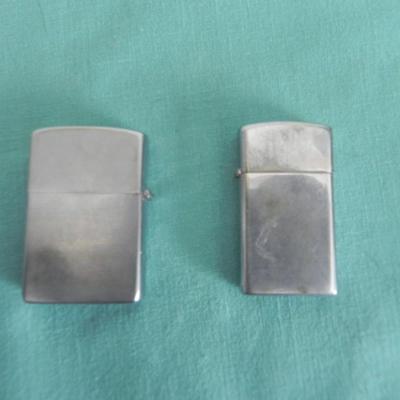 BLACK TABLE LIGHTER AND TIERRA ASHTRAYS