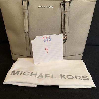 LOT 4R: Michael Kors Purse