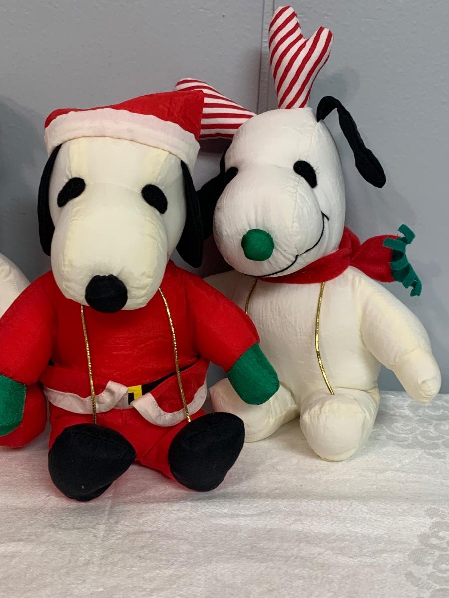 LOT 81R Hallmark/Peanuts Holiday Collection