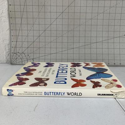 #21 The Illustrated Encyclopedia of The Butterfly World By Paul Smart