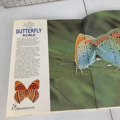 #21 The Illustrated Encyclopedia of The Butterfly World By Paul Smart