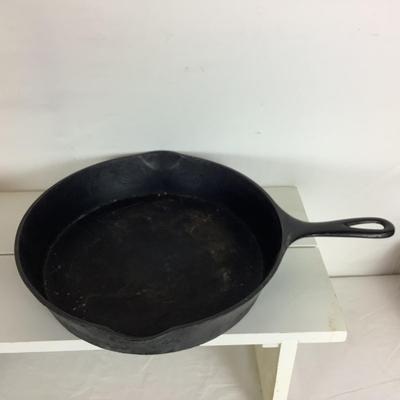 Lot. 6108. Lot of Vintage Cast Iron Skillets & Muffin Pan