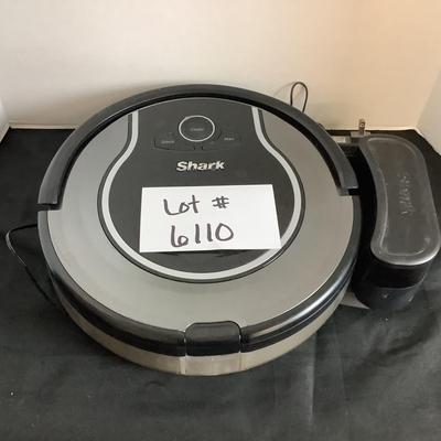 Lot 6110 Shark Robot Vacuum