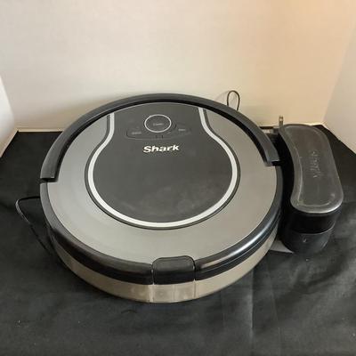 Lot 6110 Shark Robot Vacuum