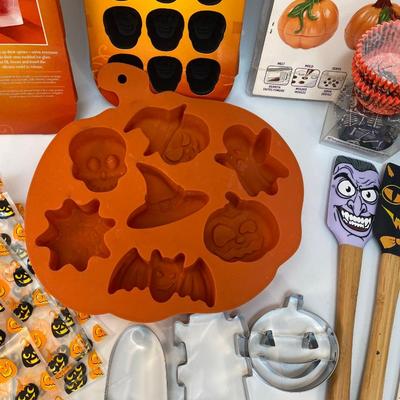 Mixed Lot of Various Halloween Themed Treat Molds, Cookie Cutters, Baking Goods