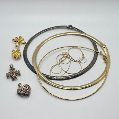 LOT 203: Mixed Lot of Necklaces and Pendants (No Boxes)