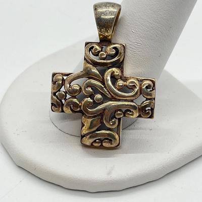 LOT 203: Mixed Lot of Necklaces and Pendants (No Boxes)