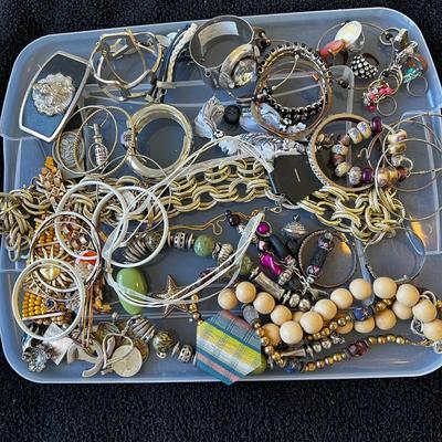 Junk jewelry lot
