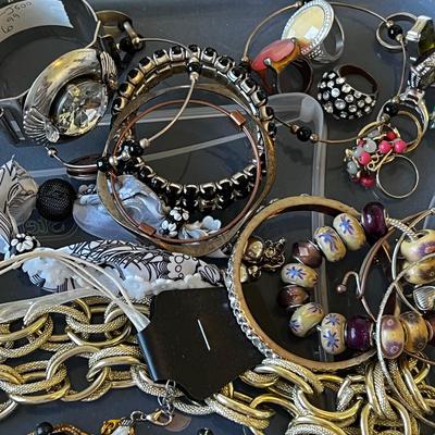 Junk jewelry lot
