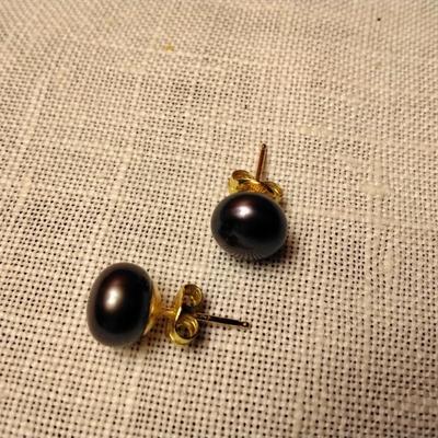 Gorgeous Black Pearl Earrings