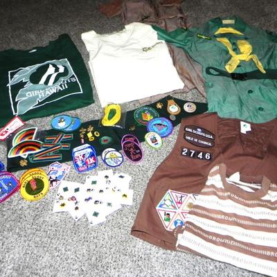 VINTAGE BROWNIE & GIRLSCOUT OUTFIT-PINS-BADGES-SASH-