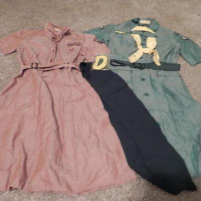 VINTAGE BROWNIE & GIRLSCOUT OUTFIT-PINS-BADGES-SASH-