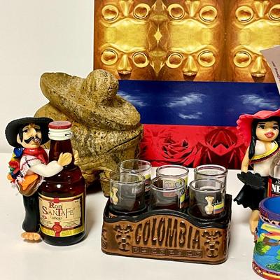 LOT 253  GROUP OF TOURISTY COLOMBIAN SOUVENIRS
