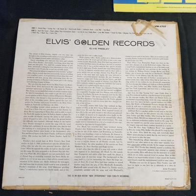 LOT 34  ELVIS PRESLEY VINYL RECORD ALBUMS
