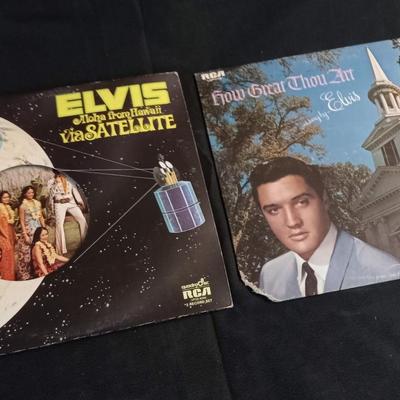 LOT 39  ELVIS PRESLEY VINYL RECORD ALBUMS
