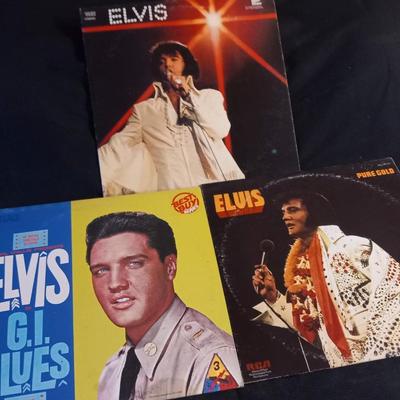 LOT 44  ELVIS PRESLEY VINYL RECORD ALBUMS