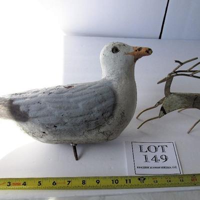 Yard Decor Seagull and Metal Deer Figurine