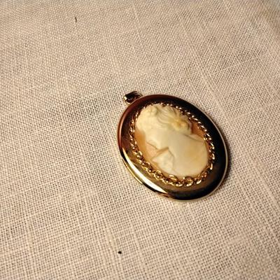 New Old Stock Cameo Locket 10K Gold FIlled