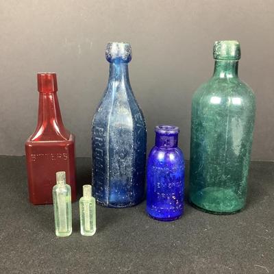 Lot. 6124. Set of 4 Vintage Glass Bottles/2 Tiny Poison Bottles