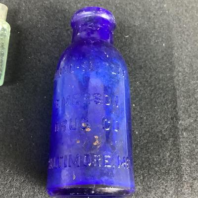 Lot. 6124. Set of 4 Vintage Glass Bottles/2 Tiny Poison Bottles