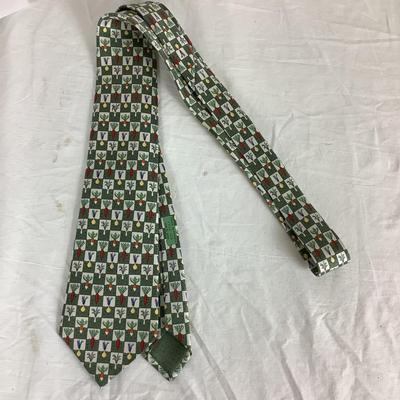 Lot. 6132. Hermes Paris Tie with Vegetables