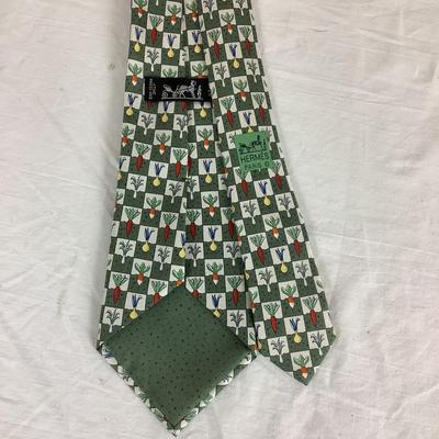 Lot. 6132. Hermes Paris Tie with Vegetables