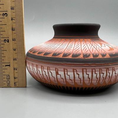 Southwestern Native American Style Urn Seed Pot Signed Jackie Hunter CDC Canyon de Chelly