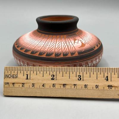 Southwestern Native American Style Urn Seed Pot Signed Jackie Hunter CDC Canyon de Chelly